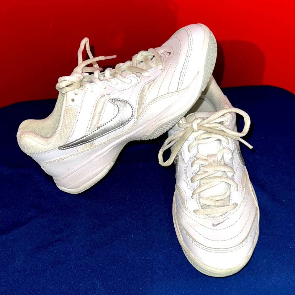 Nike kids athletic sneakers (white)